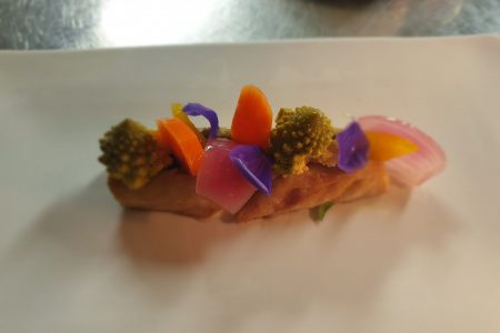 Il filetto di sgombro cotto a bassa temperatura con la nostra giardiniera